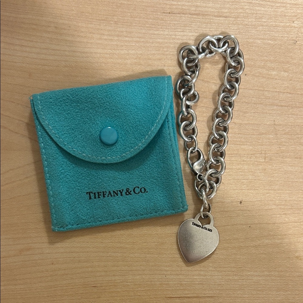 *AUTHENTIC*🩵Tiffany & Co. Silver Heart Charm Bracelet🩵